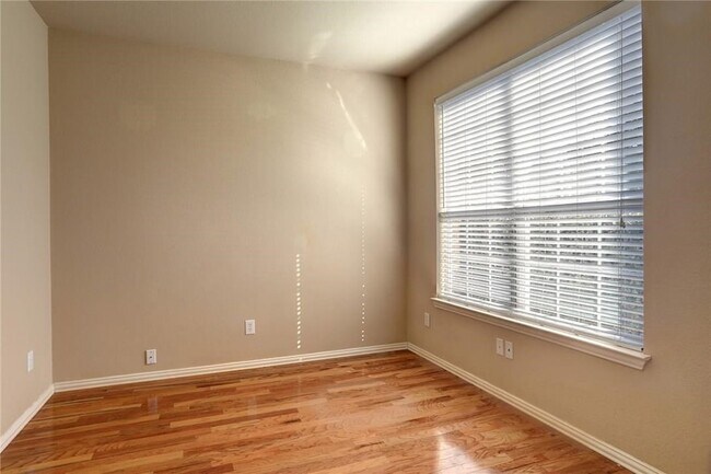 Foto del edificio - 13393 Mondovi Dr