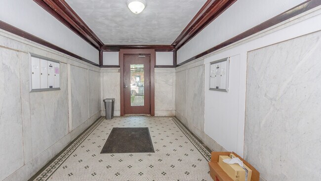 Foto del edificio - 5123 S Ingleside Ave