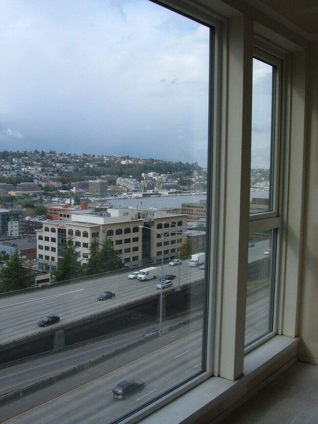 Building Photo - Capitol Hill Condo