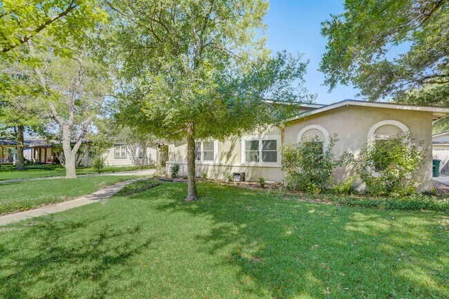 Building Photo - 3-BEDROOM IN NORTHRIDGE, AHISD
