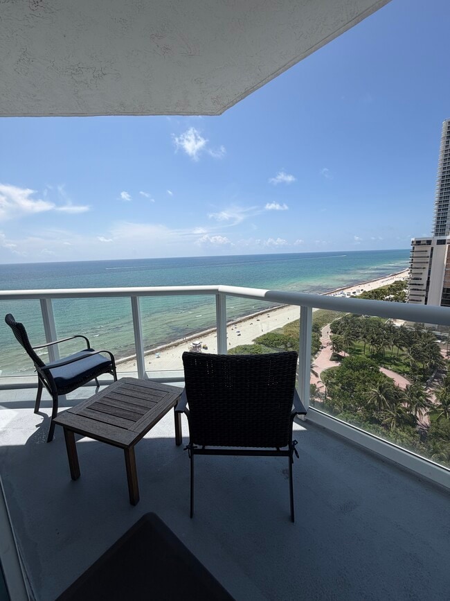 Building Photo - 6515 Collins Ave