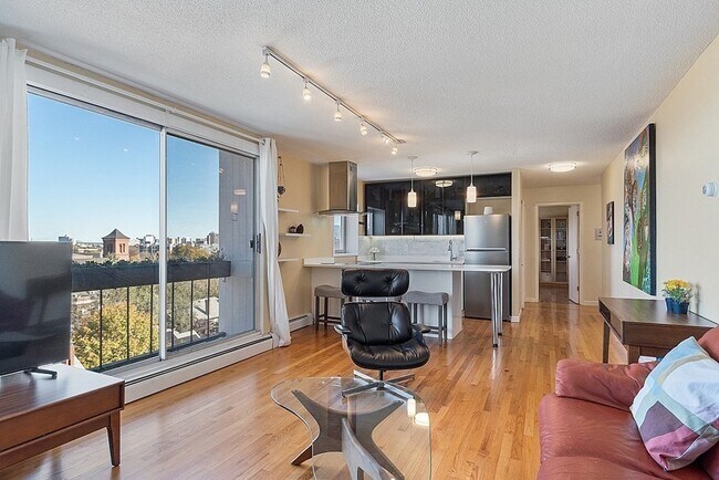 Building Photo - 15 Inman St