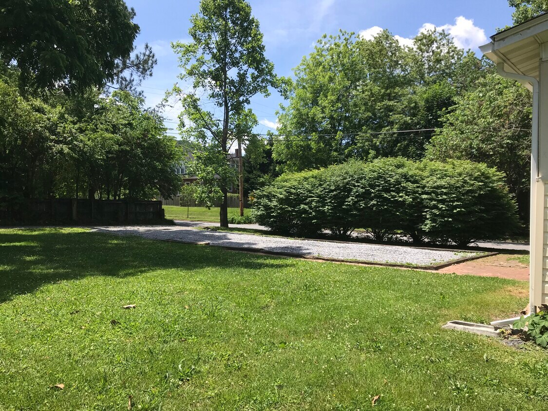 733 W Maple St, Johnson City, TN 37604 House for Rent in Johnson City