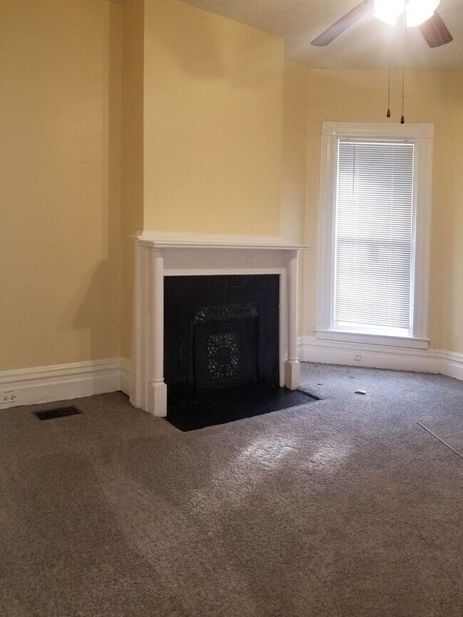 Foto del edificio - Historic 2 BR House Near Downtown! Bonus Room, Dining Area, W/D Hookups, on Corner Lot