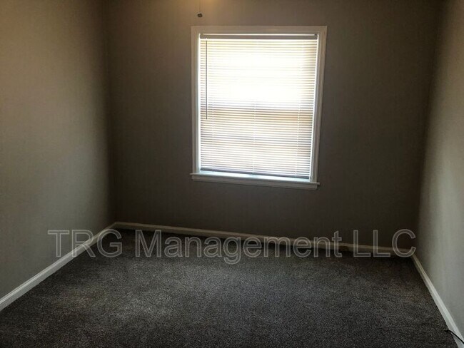 Building Photo - 725 Greenwood