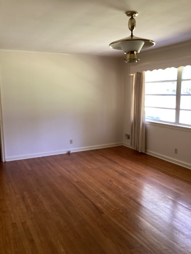 Living Room. - 2679 Highway 105