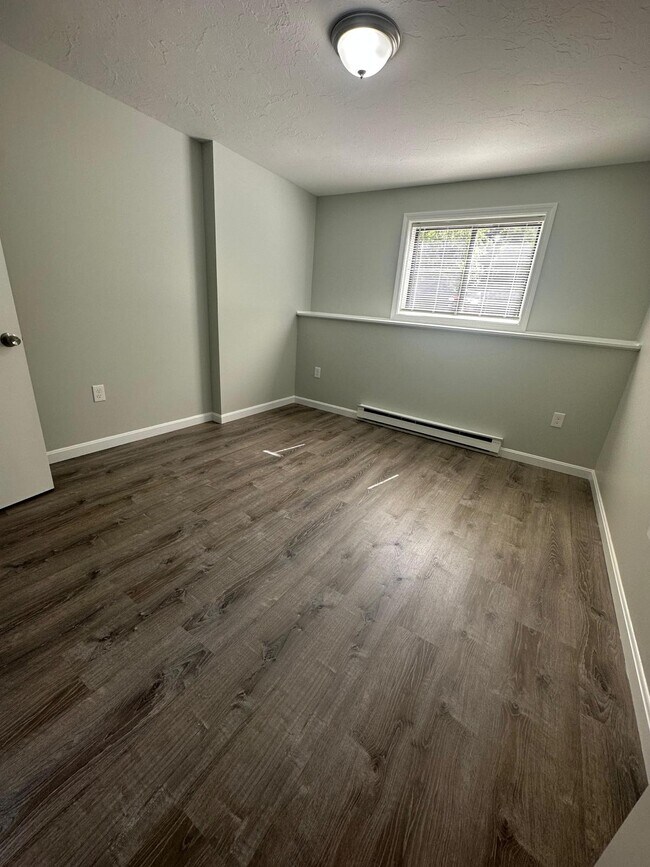 Building Photo - 435 Sunderland Rd