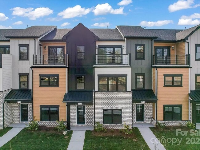 Building Photo - 714 Falling Oak Aly