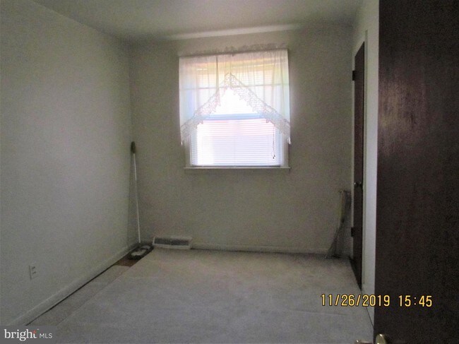 Building Photo - 210 N Sylvania Ave