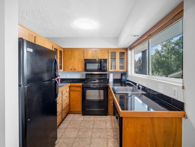 Building Photo - Mid-Century Modern Comfort: 1-Bedroom Cond...