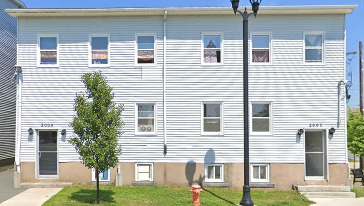 Primary Photo - 2009 North Park St