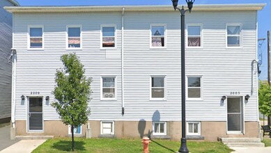 Building Photo - 2009 North Park St