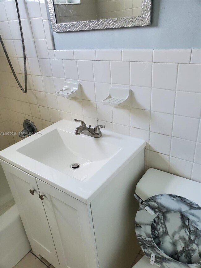 Foto del edificio - 3450 NW 176th St