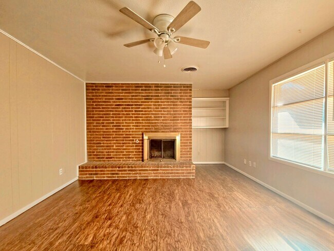 Foto del edificio - Lock in Today’s Rent for 2 Full Years! Affordable 3-Bedroom in the Heart of Lubbock’s Medical Dis...