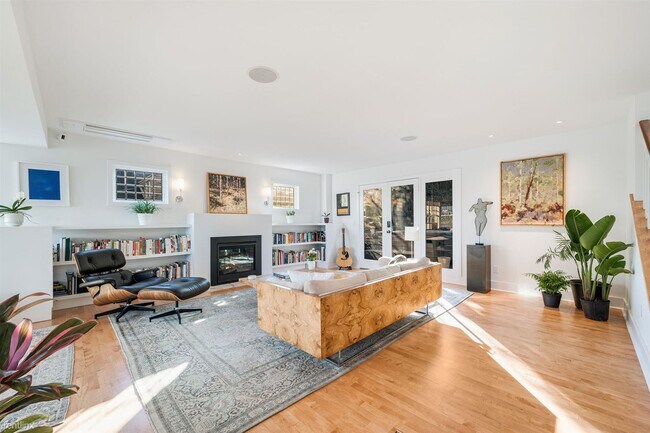 Foto del edificio - 5 br, 3.5 bath House - 903 Lakeside Avenue...