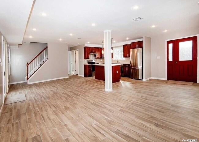 Building Photo - 19 Bond Ln