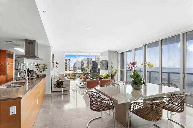 Foto del edificio - 495 Brickell Ave