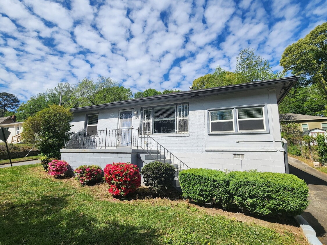 Photo - 120 Burbank Drive Northwest