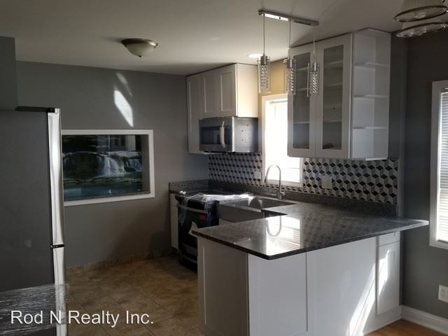 Building Photo - 4 br, 2 bath House - 126 E. 119TH pl