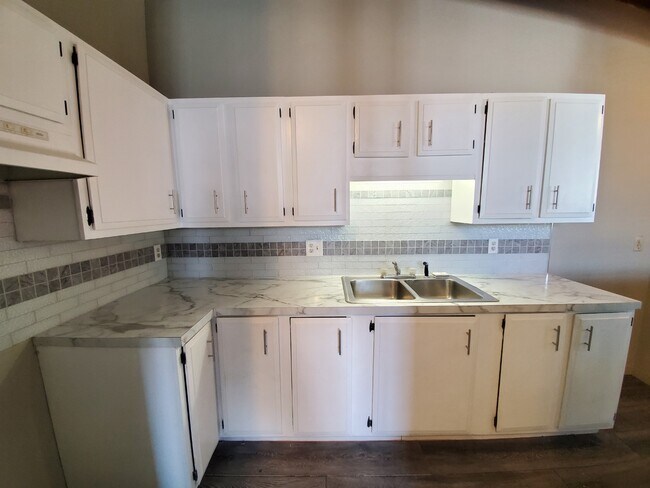 Building Photo - 511 Wrexham Ave SW