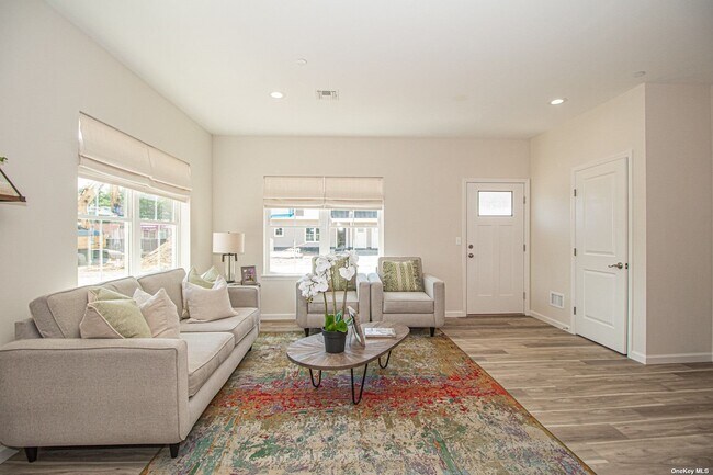 Foto del edificio - 766 Deer Park Rd