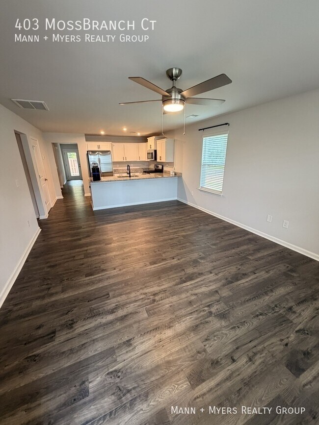 Foto del edificio - 403 Moss Branch Ct