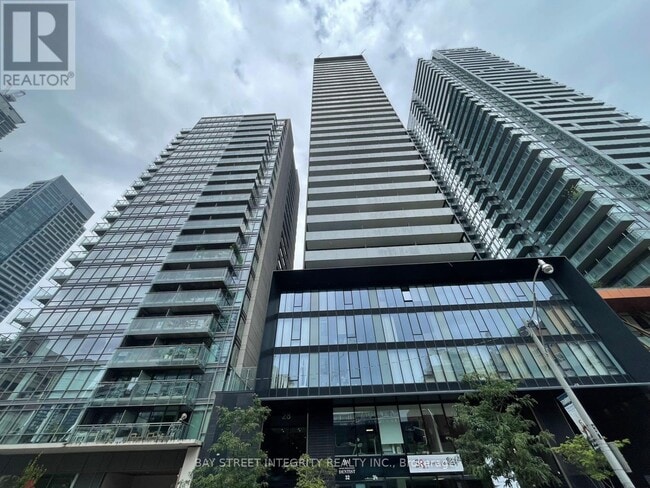 Building Photo - 28 Wellesley St E