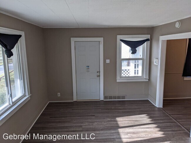 Building Photo - 303 E Kearsley St
