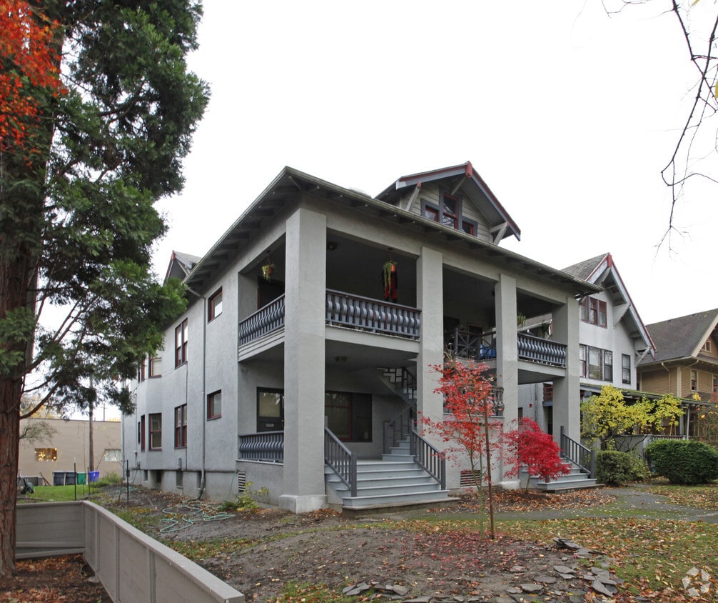 Building Photo - 1540 SE Ladd Ave