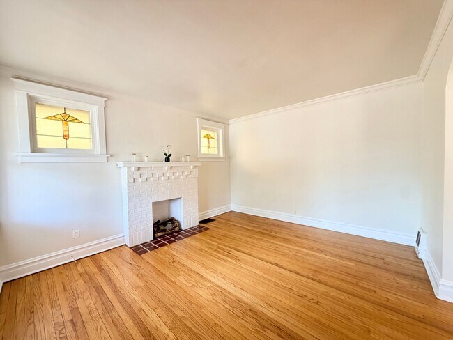 Foto del edificio - 5837 Hampton Ave