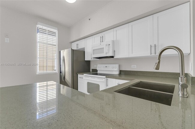 Foto del edificio - 2945 NE 185th St