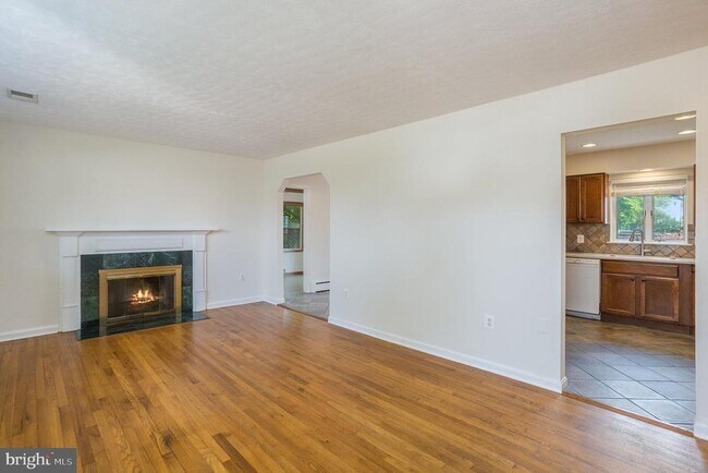 Building Photo - 5912 3rd St S