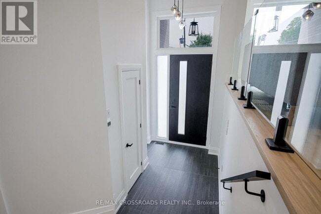 Building Photo - 108 Park St