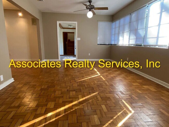 Foto del edificio - Charming 3 Bedroom w/ study that can be 4th bedroom, 3 Bath Home in Florida Park – Hardwood Floor...
