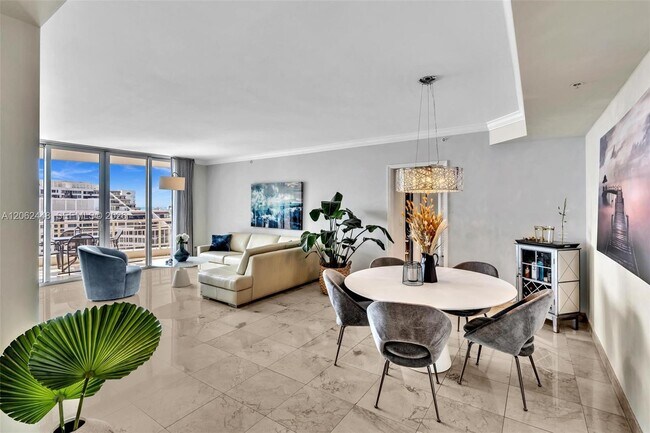 Foto del edificio - 848 Brickell Key Dr