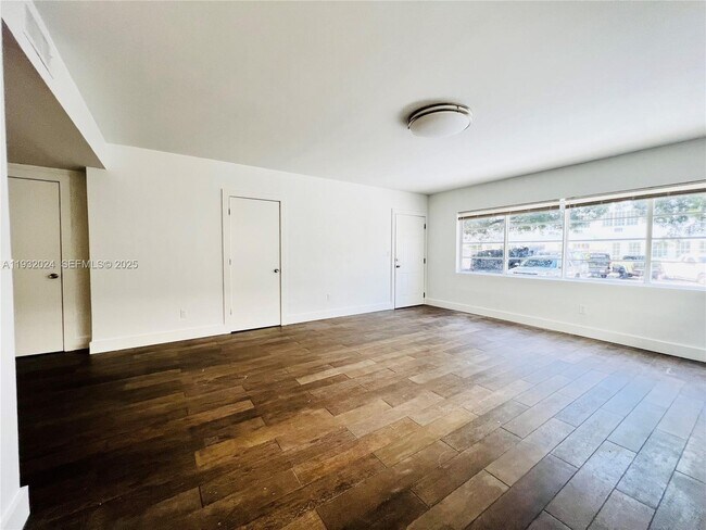 Foto del edificio - 1001 Bay Dr