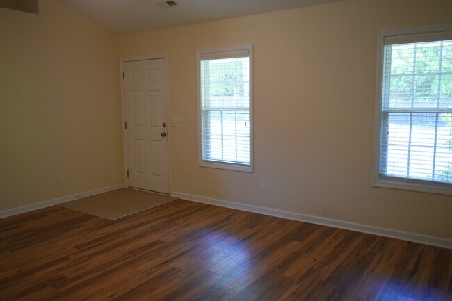 Building Photo - 1823 Liz Ln NE