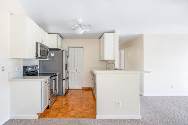 Foto del edificio - 2 Bedroom 2 Bathroom Upstairs Unit with Up...