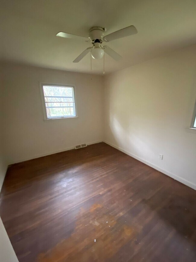 Building Photo - 14533 Idlewild Rd