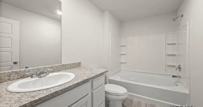 Foto del edificio - 14270 Monmouth Ave