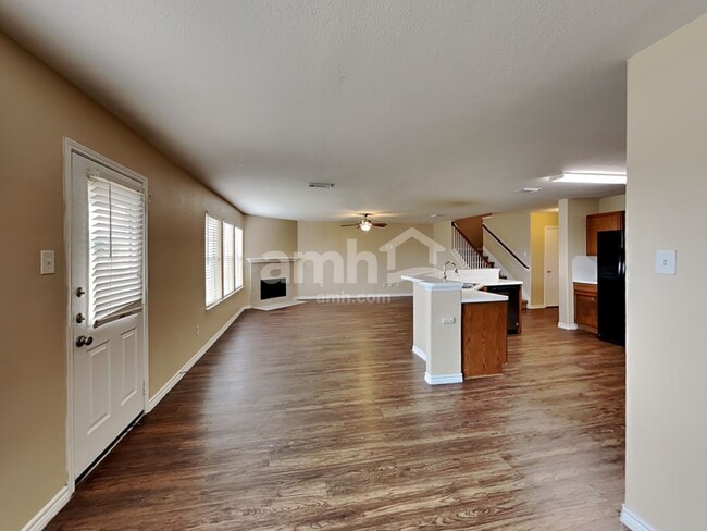 Foto del edificio - 226 Golden Oak Dr