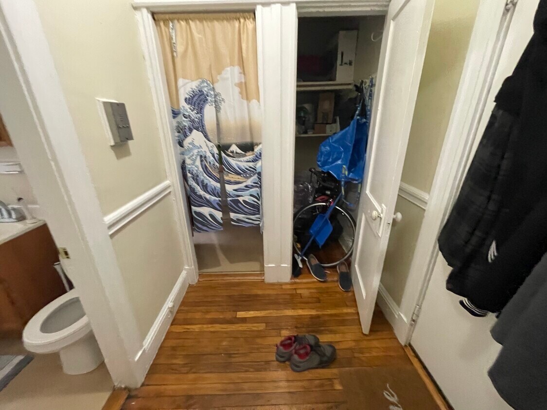 Primary Photo - 225 Kelton St