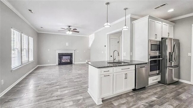Foto del edificio - 4072 Fountain Grove Dr