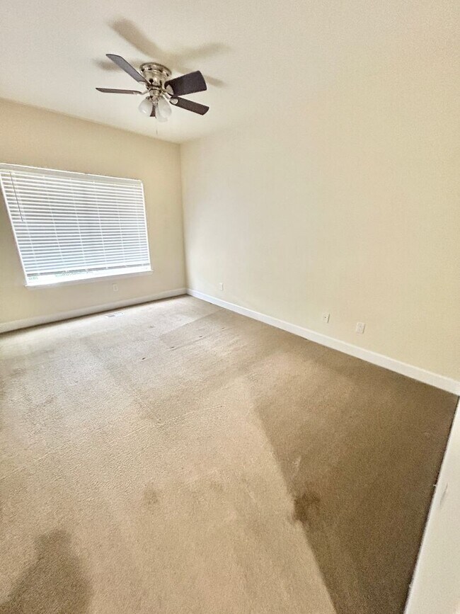 Foto del edificio - Elegant 3 Bed + Loft + Bonus End Unit in R...