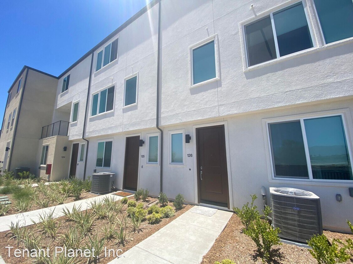 Primary Photo - 4 br, 2.5 bath House - 1651 Sandbanks Dr U...