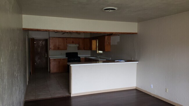 Foto del edificio - 221 W 15th St