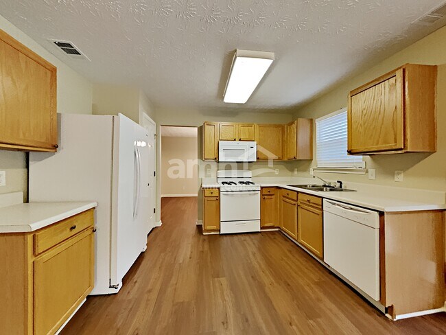 Foto del edificio - 6252 Whitetail Ct NW