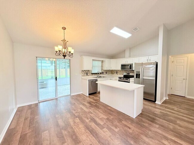 Foto del edificio - 6183 Ashton Woods Cir