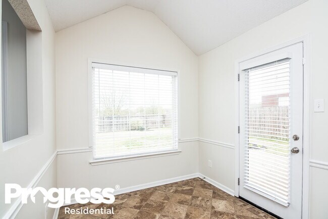 Building Photo - 5040 Thornebrook Cove