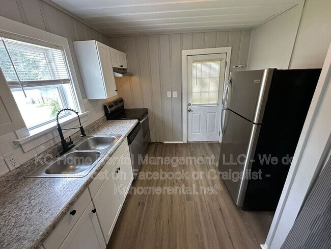 Foto del edificio - 7113 N Highland Ave